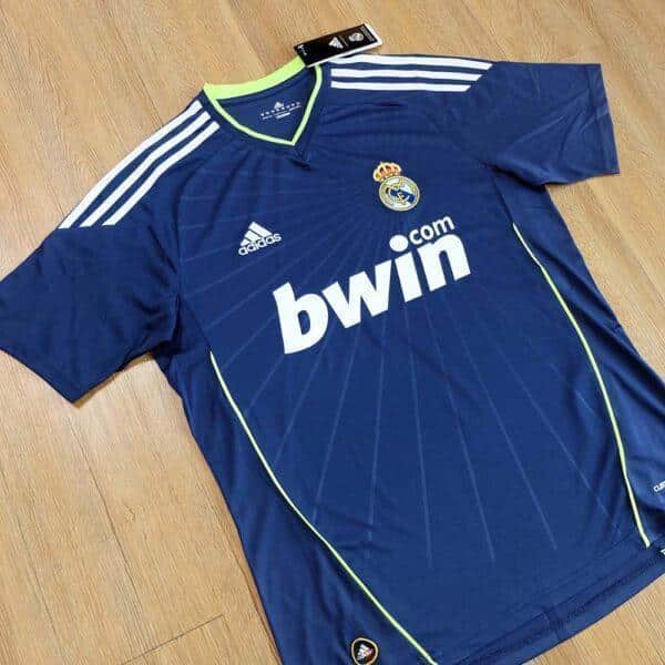 MAILLOT RETRO REAL MADRID EXTERIEUR 2010-2011